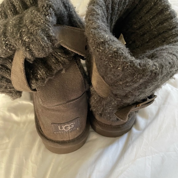 UGGS Grey Knit Uggs - Picture 2 of 4